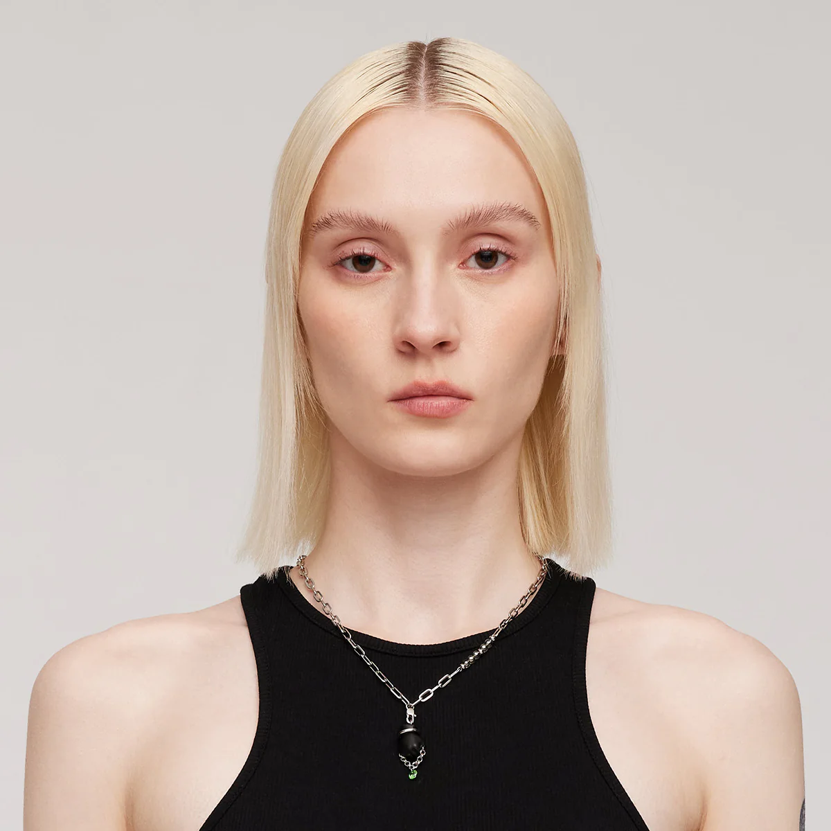 BLACK GLOVES LITTLE FIST COLOR CHANGING PENDANT NECKLACE - Image 4