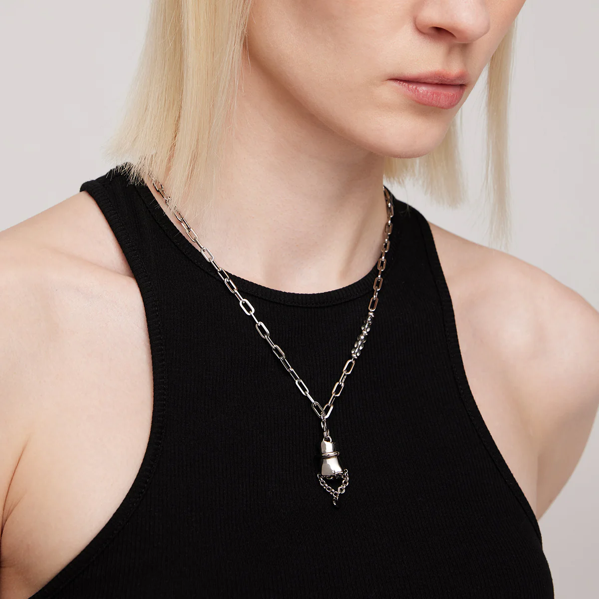 BLACK GLOVES LITTLE FIST COLOR CHANGING PENDANT NECKLACE - Image 5