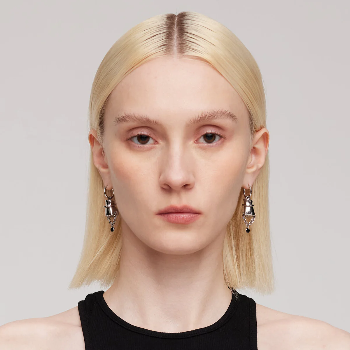 BLACK GLOVES MAGIC FIST DROP EARRINGS - Image 3