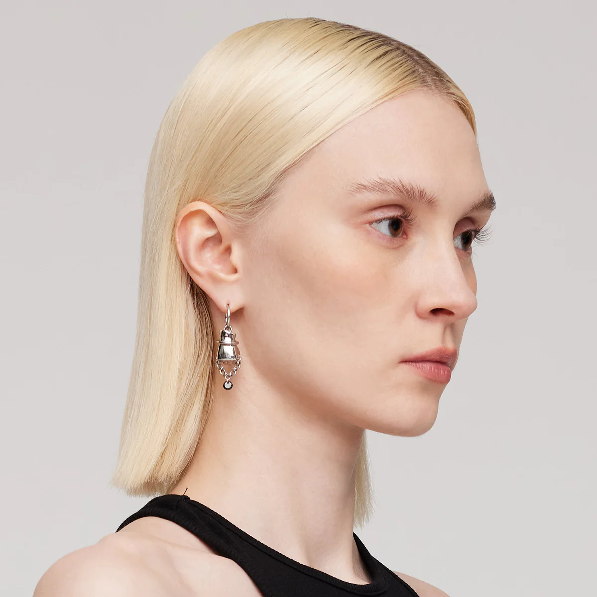 BLACK GLOVES MAGIC FIST DROP EARRINGS - Image 5