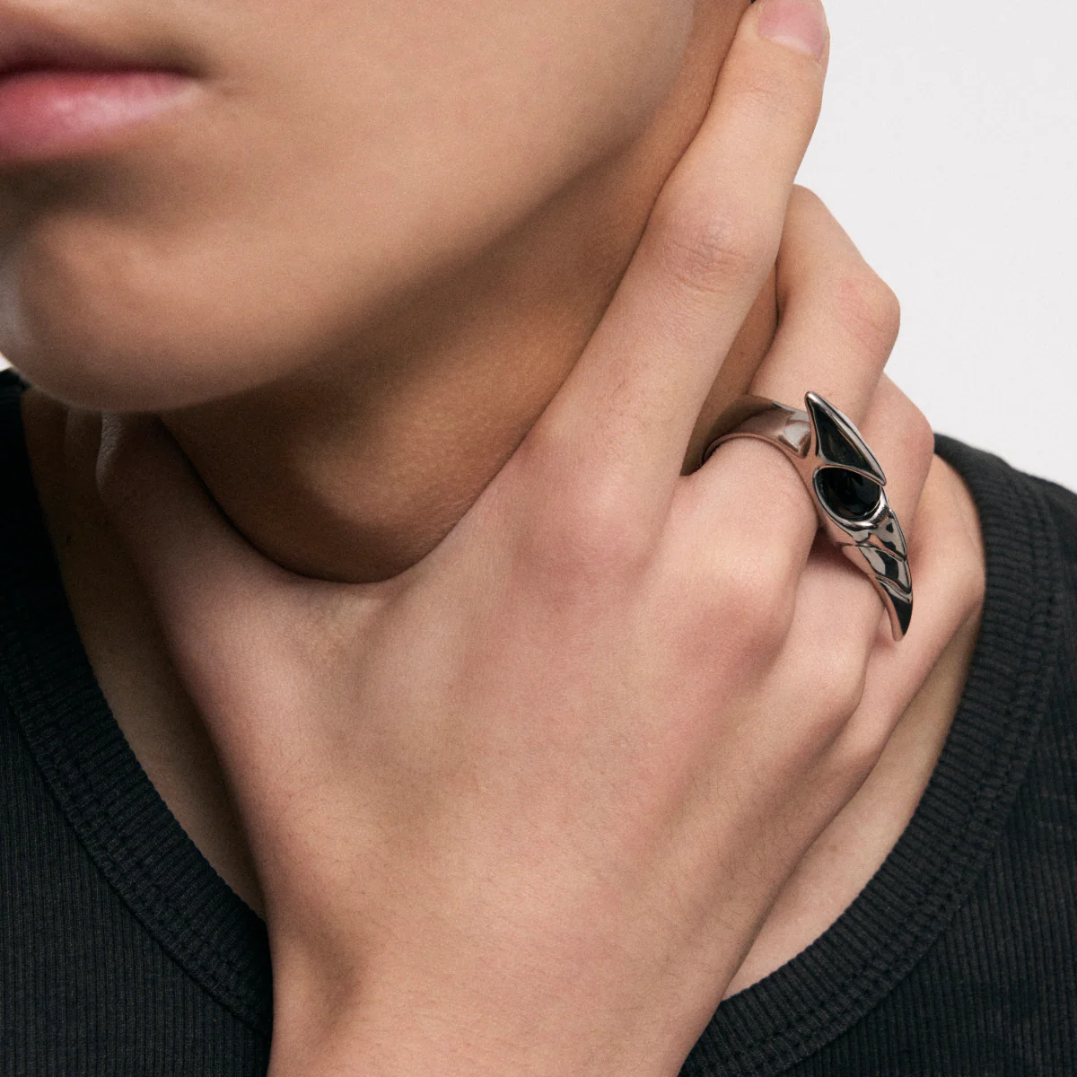 Black Onyx Snake Tail Double Finger Ring - Image 6