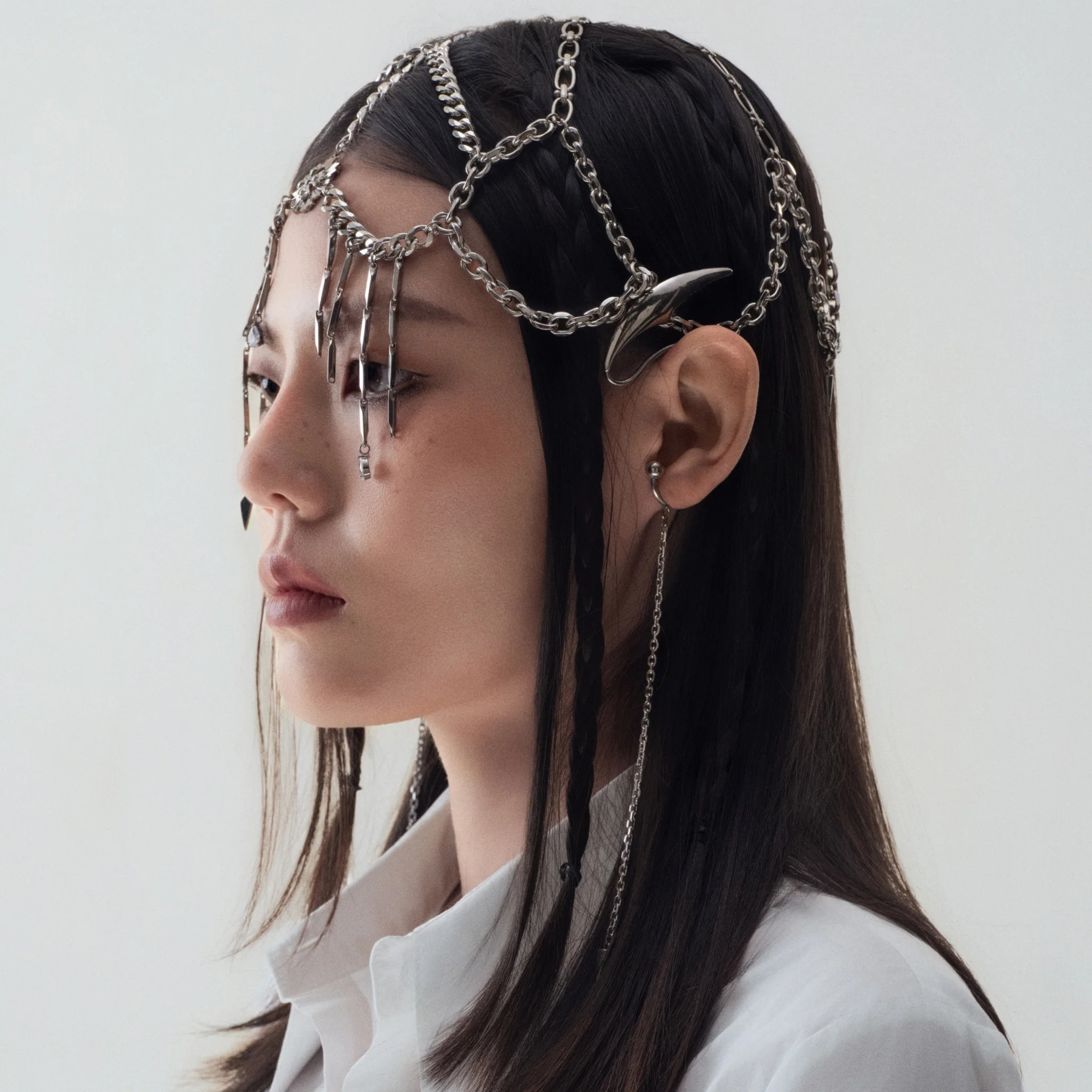 Cornflower Emblem Chain Hair Accessory - Image 3
