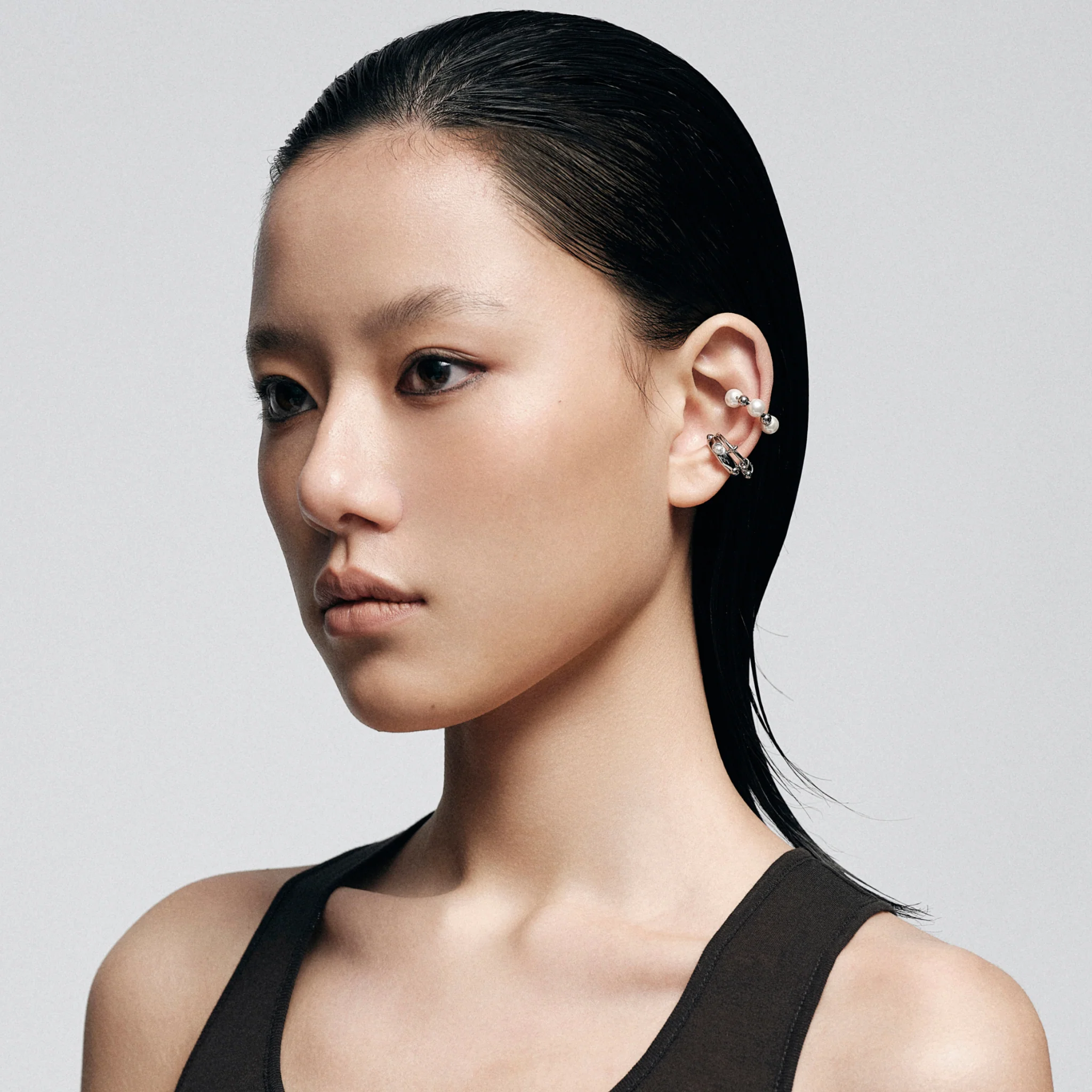 Crystal & Pearl Combination Ear Clip - Image 3