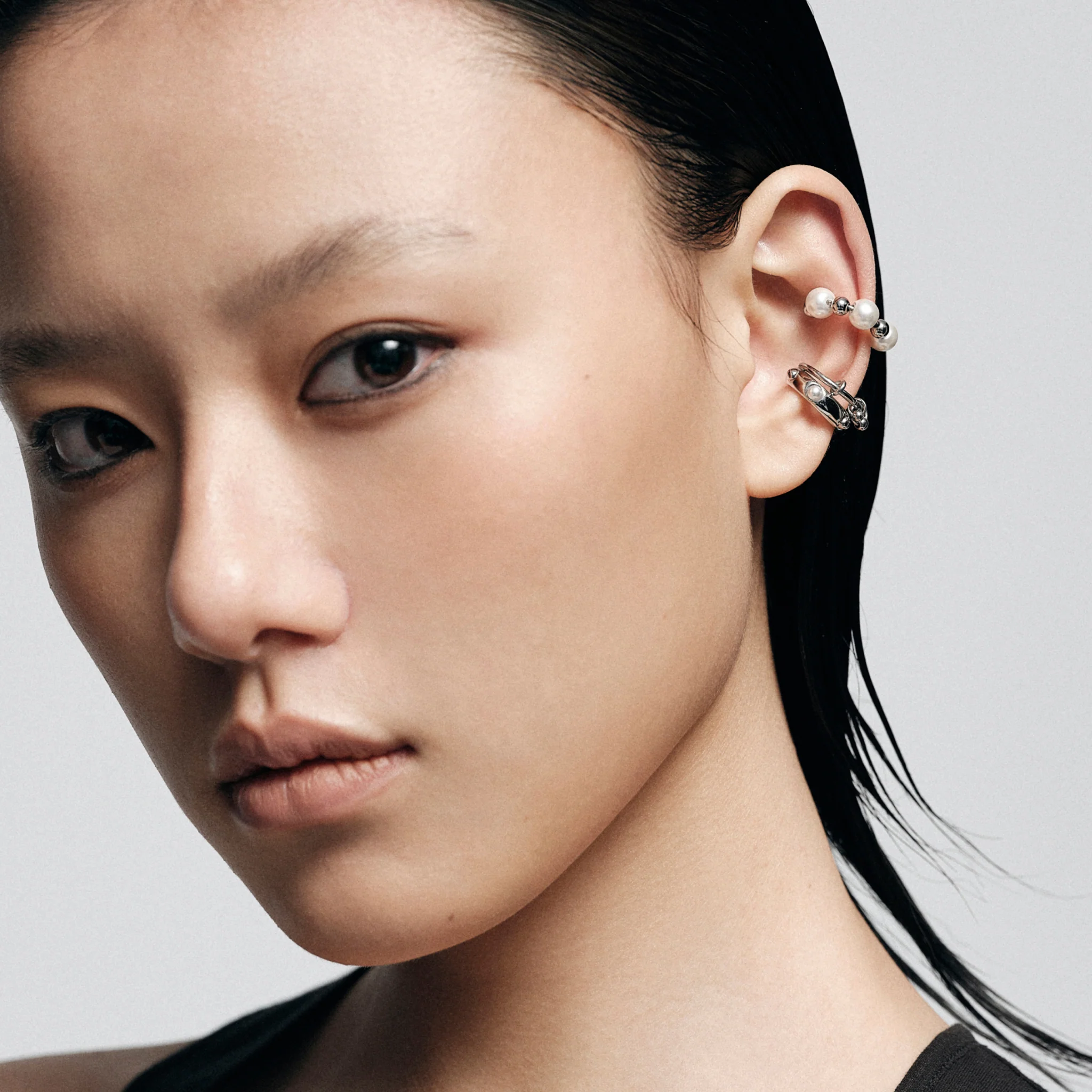 Crystal & Pearl Combination Ear Clip - Image 4