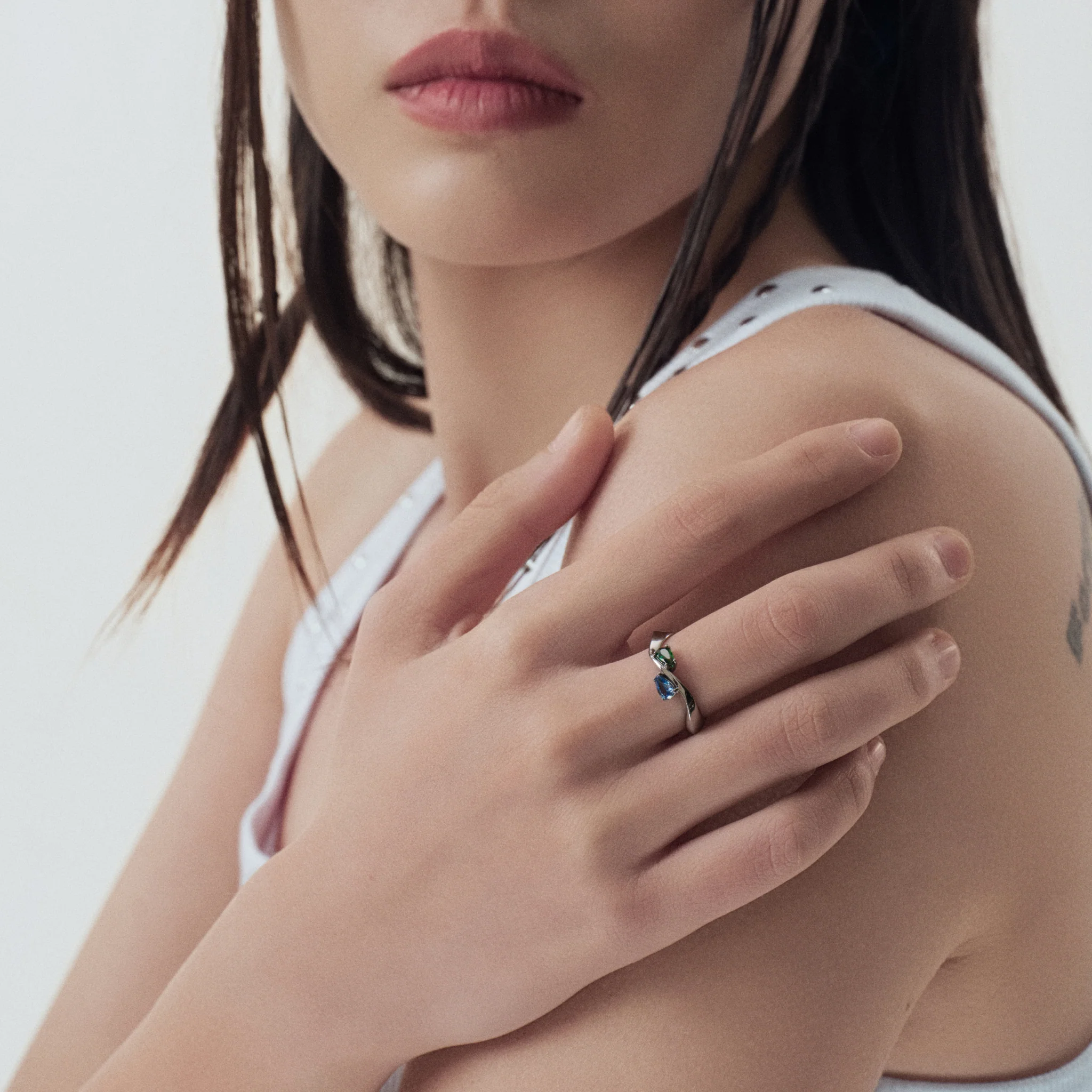 Crystal Ribbon Ring - Image 4