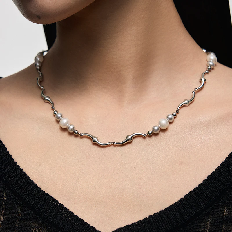 Gradient Pearl Panel Necklace - Image 6