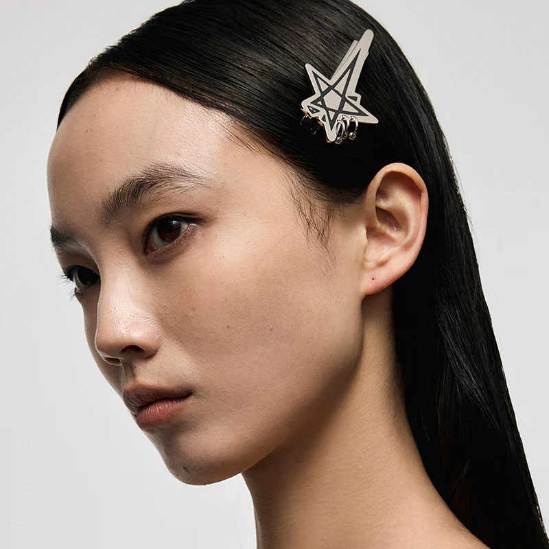 Graffiti Star Piercing Detail Hair Clip - Image 4