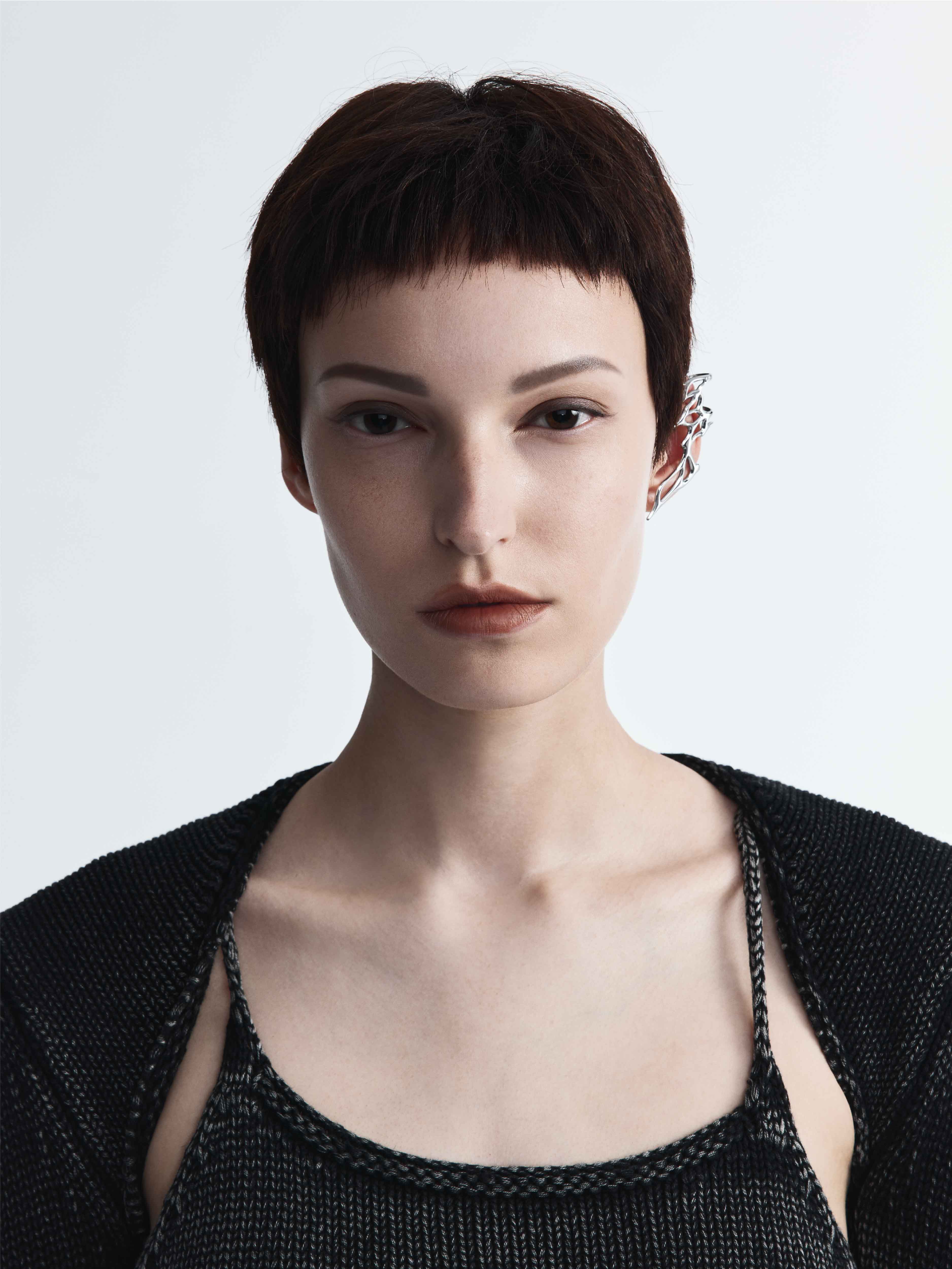Intrusion Hollow Fluid Cuff Earring - Image 4
