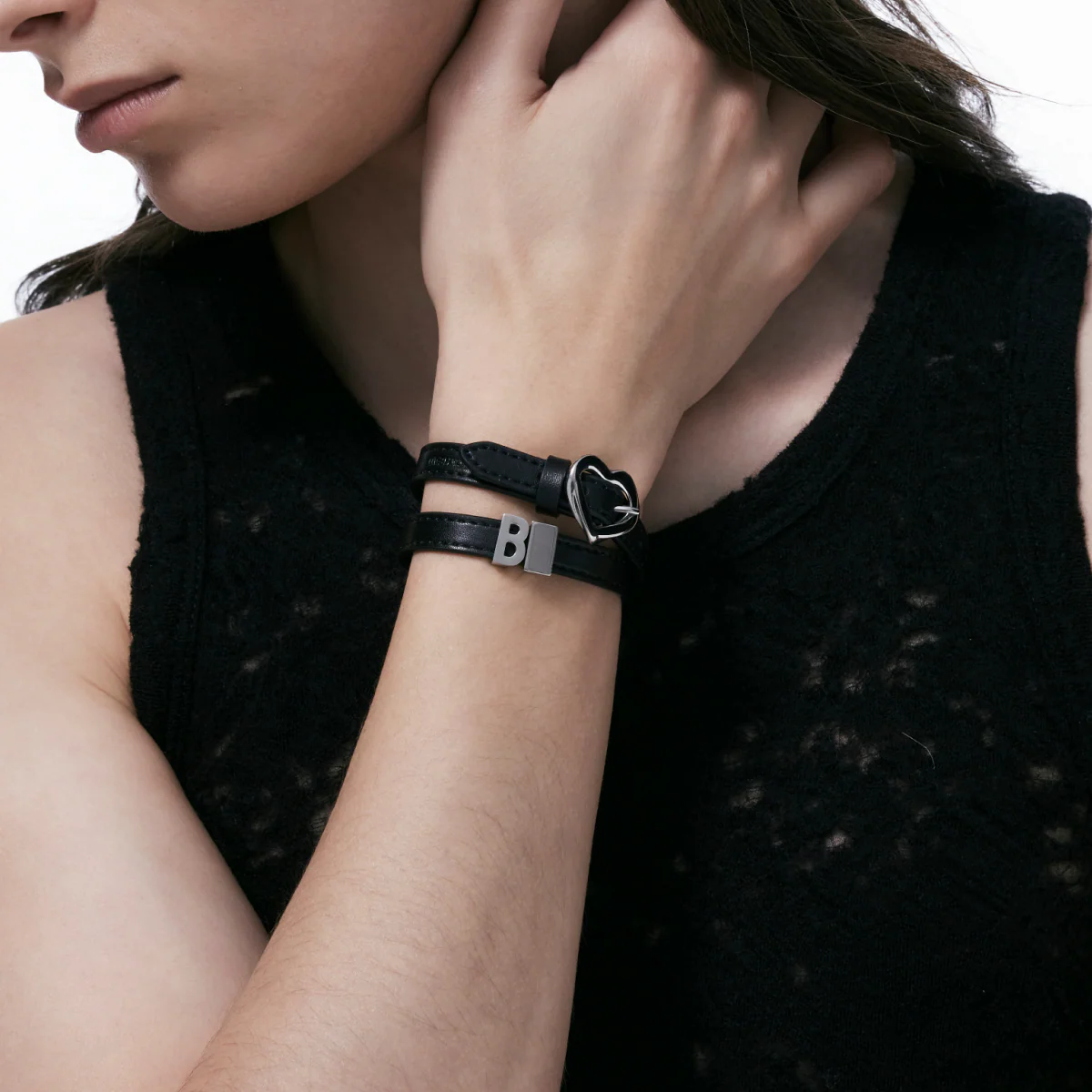 Metal LOGO Decorated Leather Bracelet/Choker - Image 4