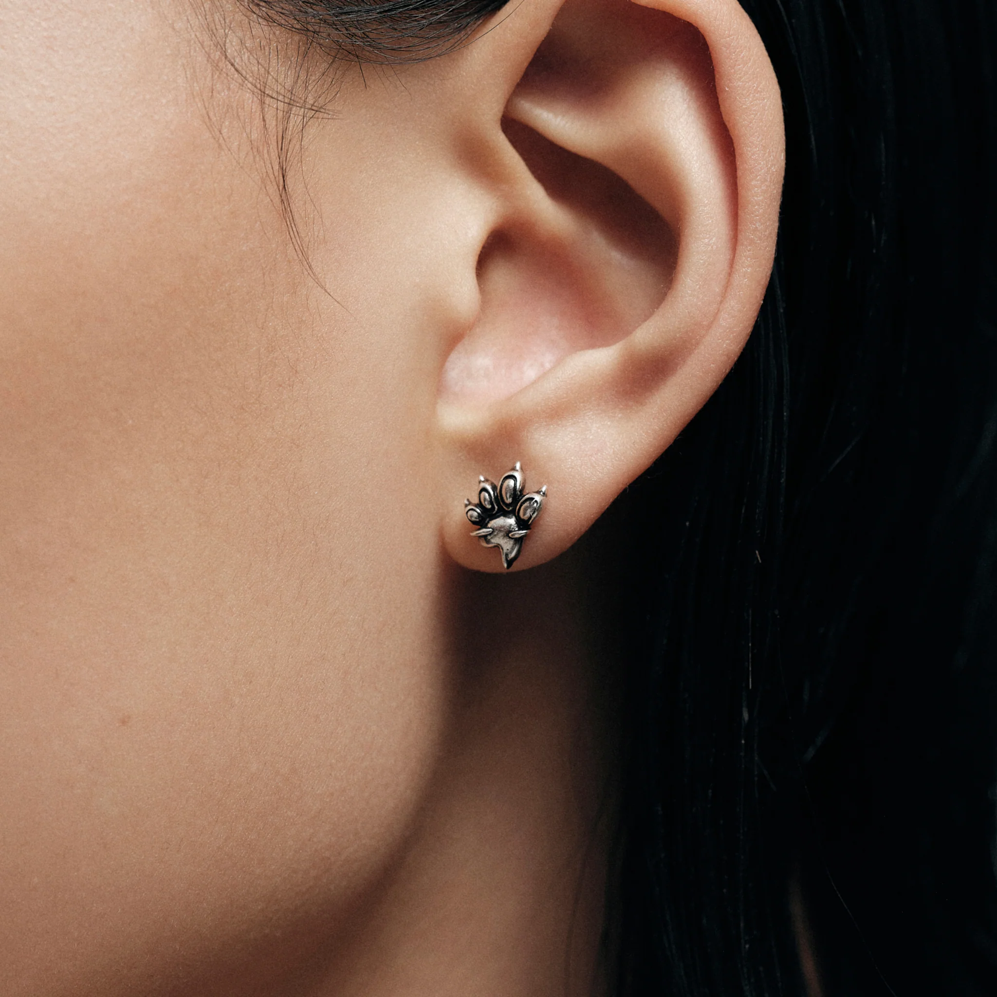 Night Cat Claw Stud Earring - Image 4
