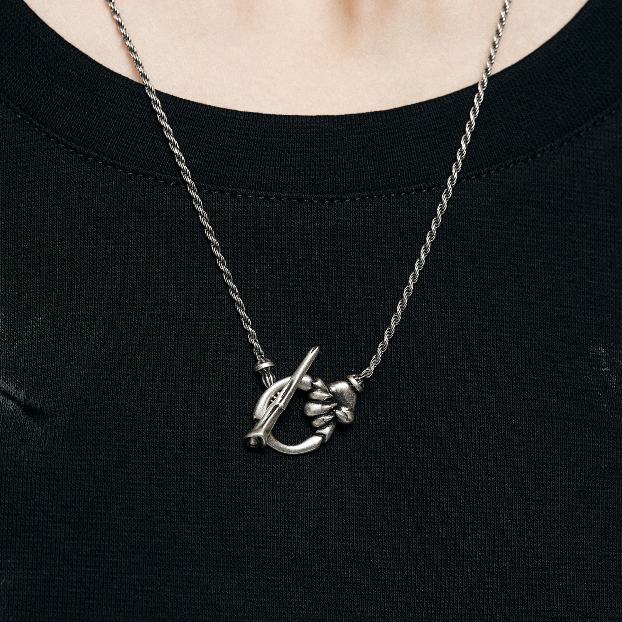 Night Cat Claw T-Bar Chain Necklace - Image 6