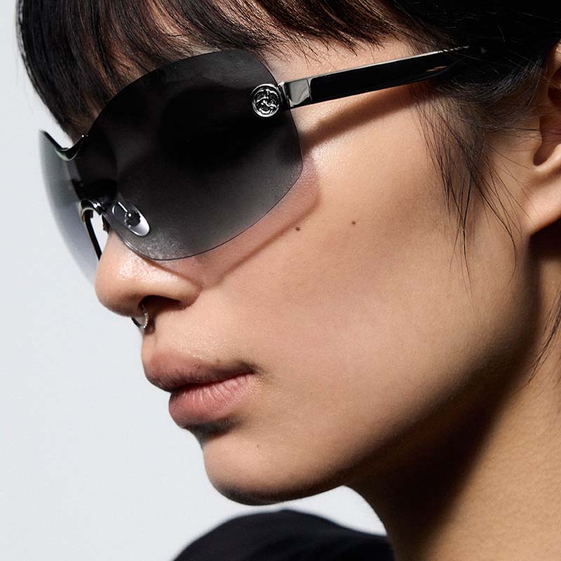 One-Piece Curved Shield Sunglasses - Image 4