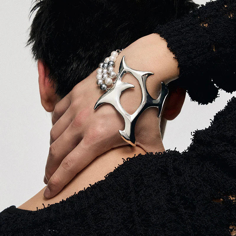 Punk Eye Metal Palm Bracelet - Image 3