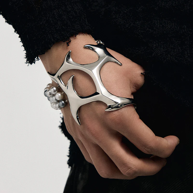 Punk Eye Metal Palm Bracelet - Image 6