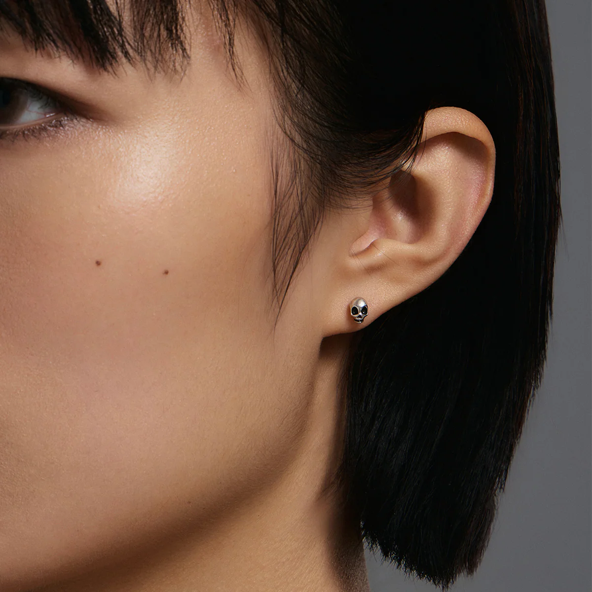 S925 Mini Skull Stud Earrings - Image 3