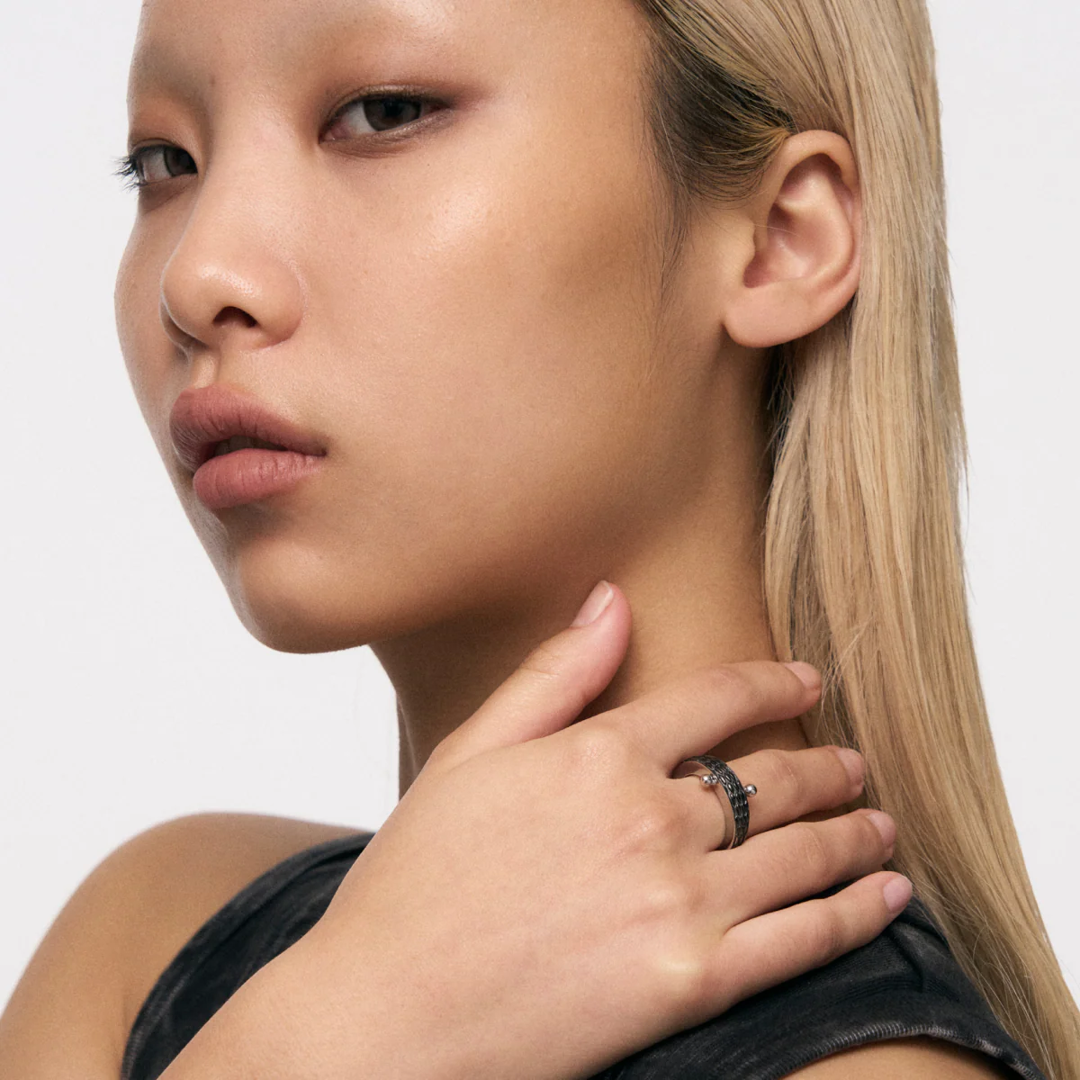 Snake Pattern Ring with Piercing Detail - Image 4