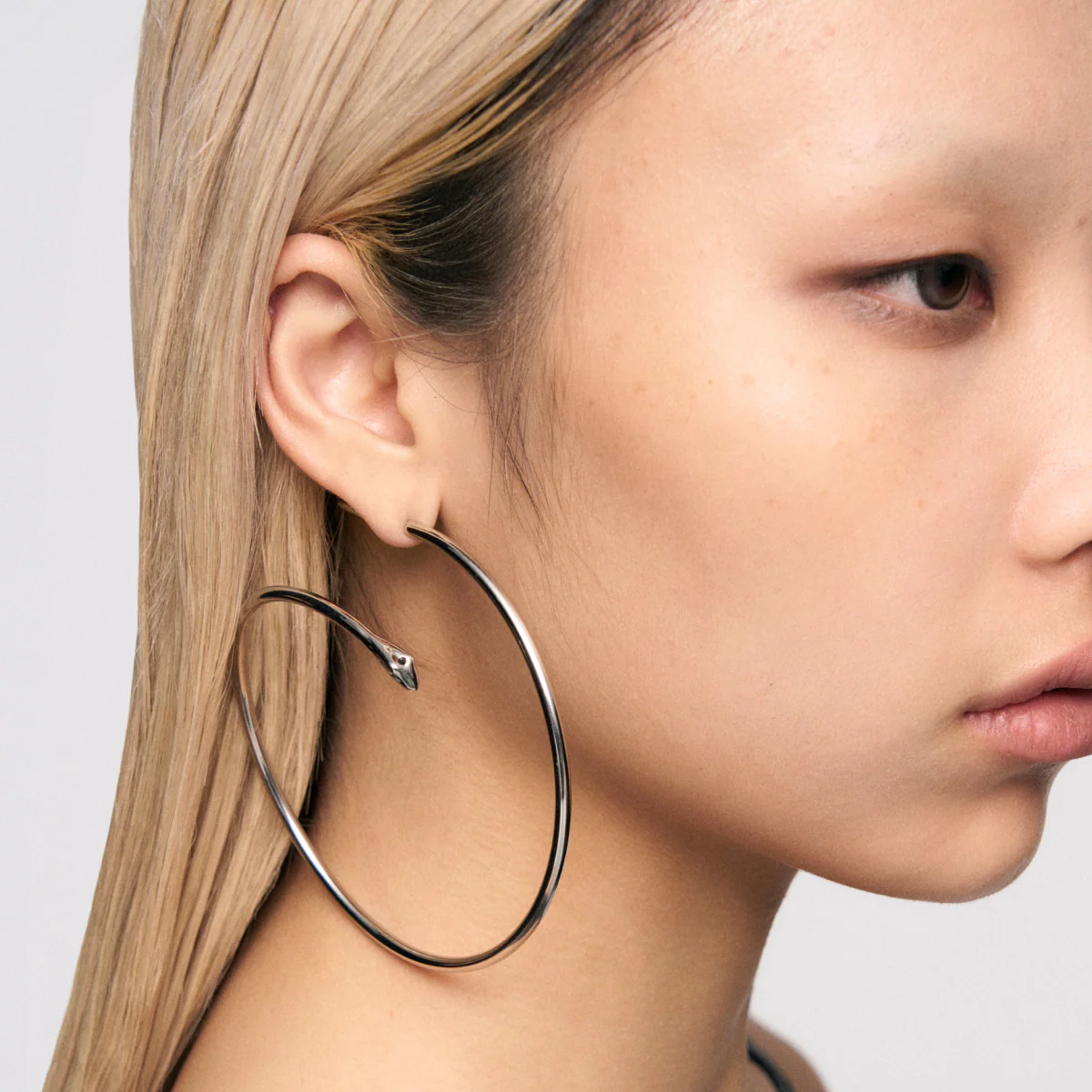 Snake-Shaped Large Hoop Earrings - Image 3