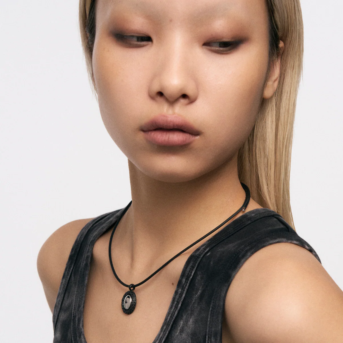 Starburst Snake Pattern Magnetic Necklace - Image 5