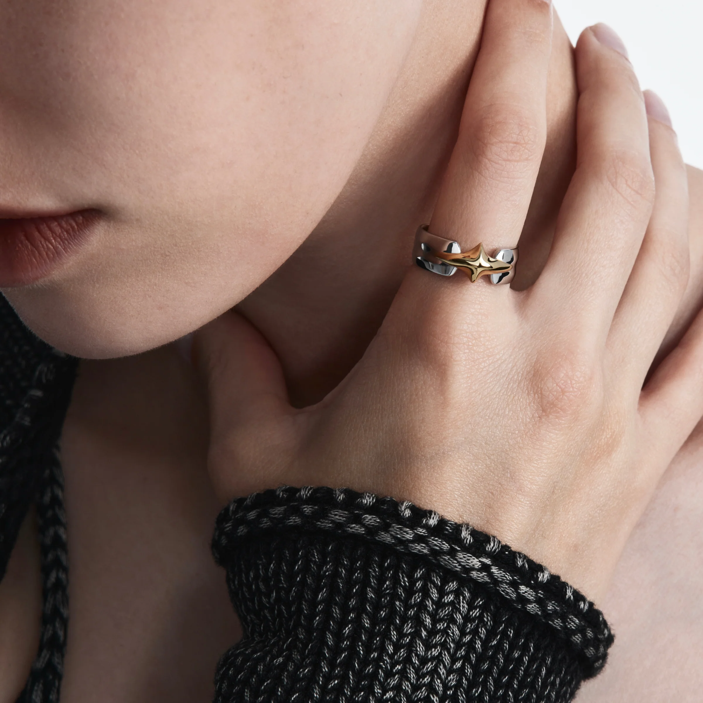Intrusion Three-Dimensional Starburst Decorated Ring - Image 3
