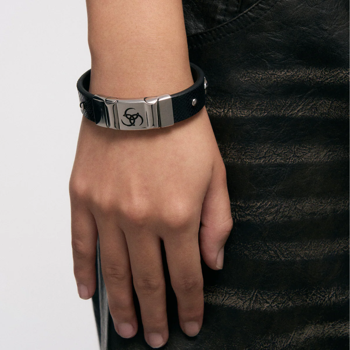 Triple Serpent Ring Snake Pattern Bracelet - Image 5