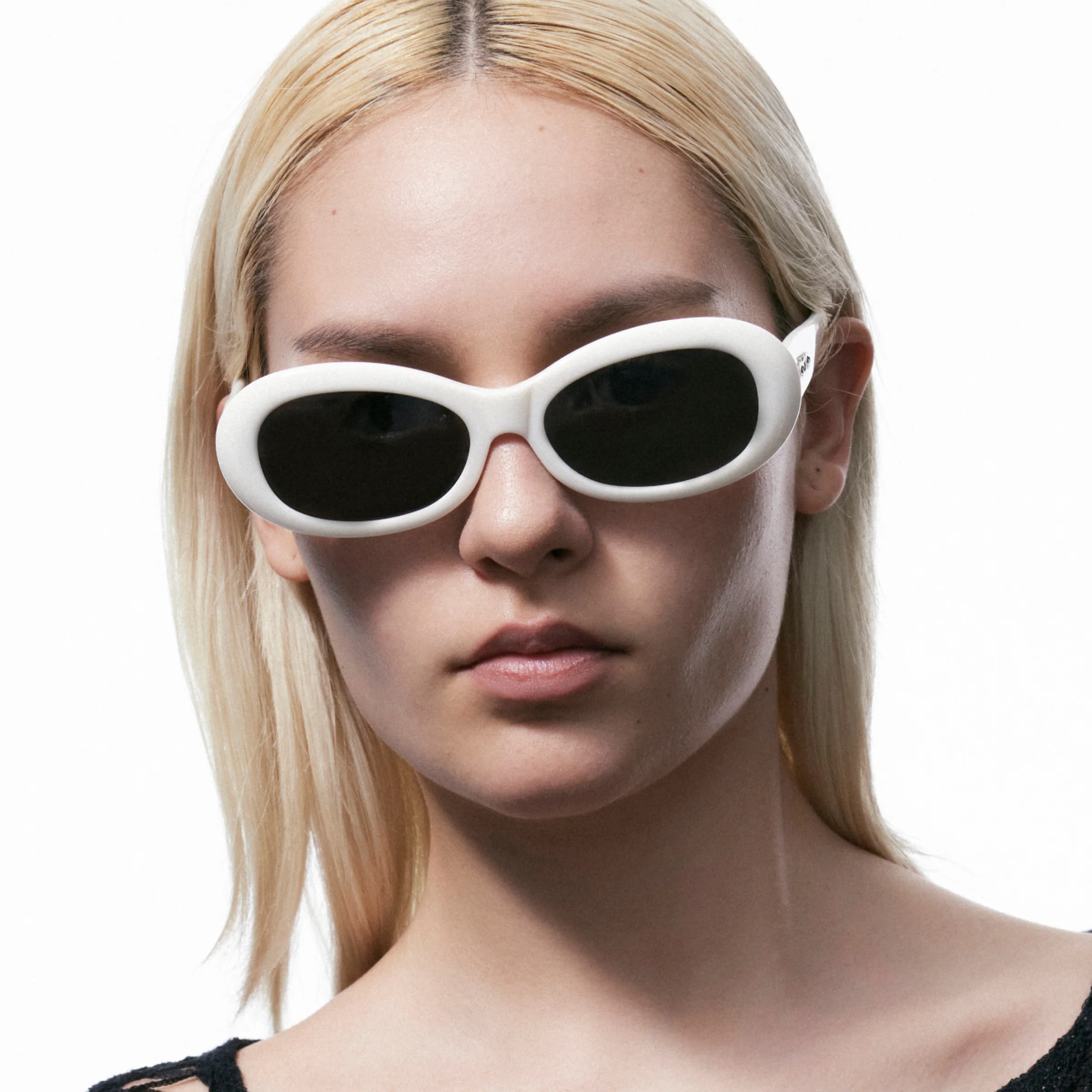Vintage Style Oval Sunglasses (White) - Image 4