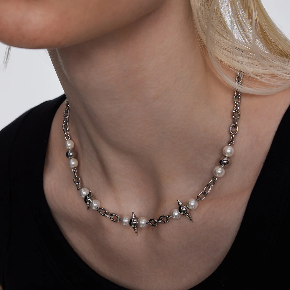 Y2B SERIES Double Chain Detachable Flower Expression Pendant Spike Necklace - Image 3
