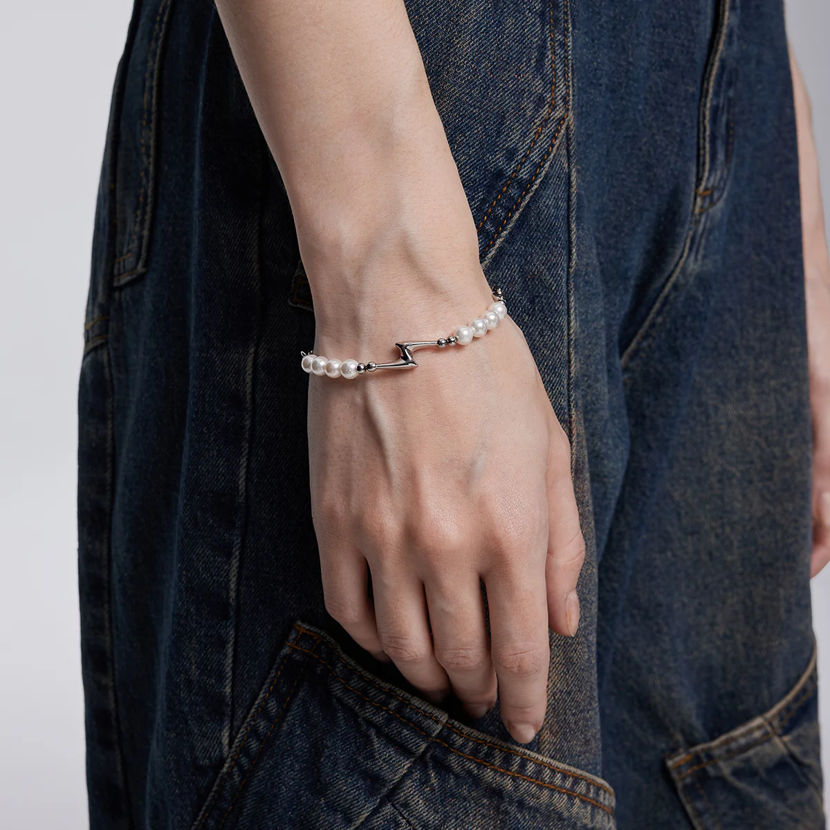 Y2B SERIES Lightning Pearl Panel Bracelet - Image 6